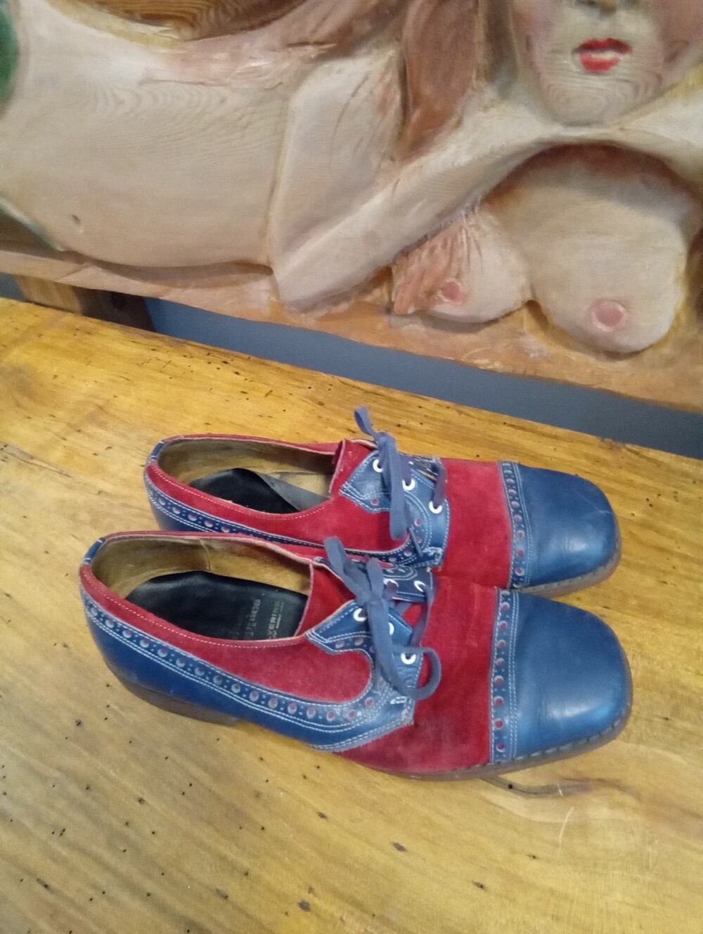 Vintage 1970's Hush Puppies size 9.5 Wide Blue and Red Leather Spectators